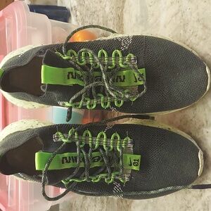 Men's NIKE Space Hippie 01 Carbon Green Size 10 Tennis Shoes Athletic Wear